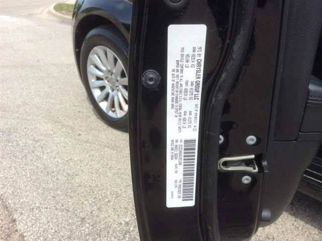 Chrysler 300 2012 photo 9